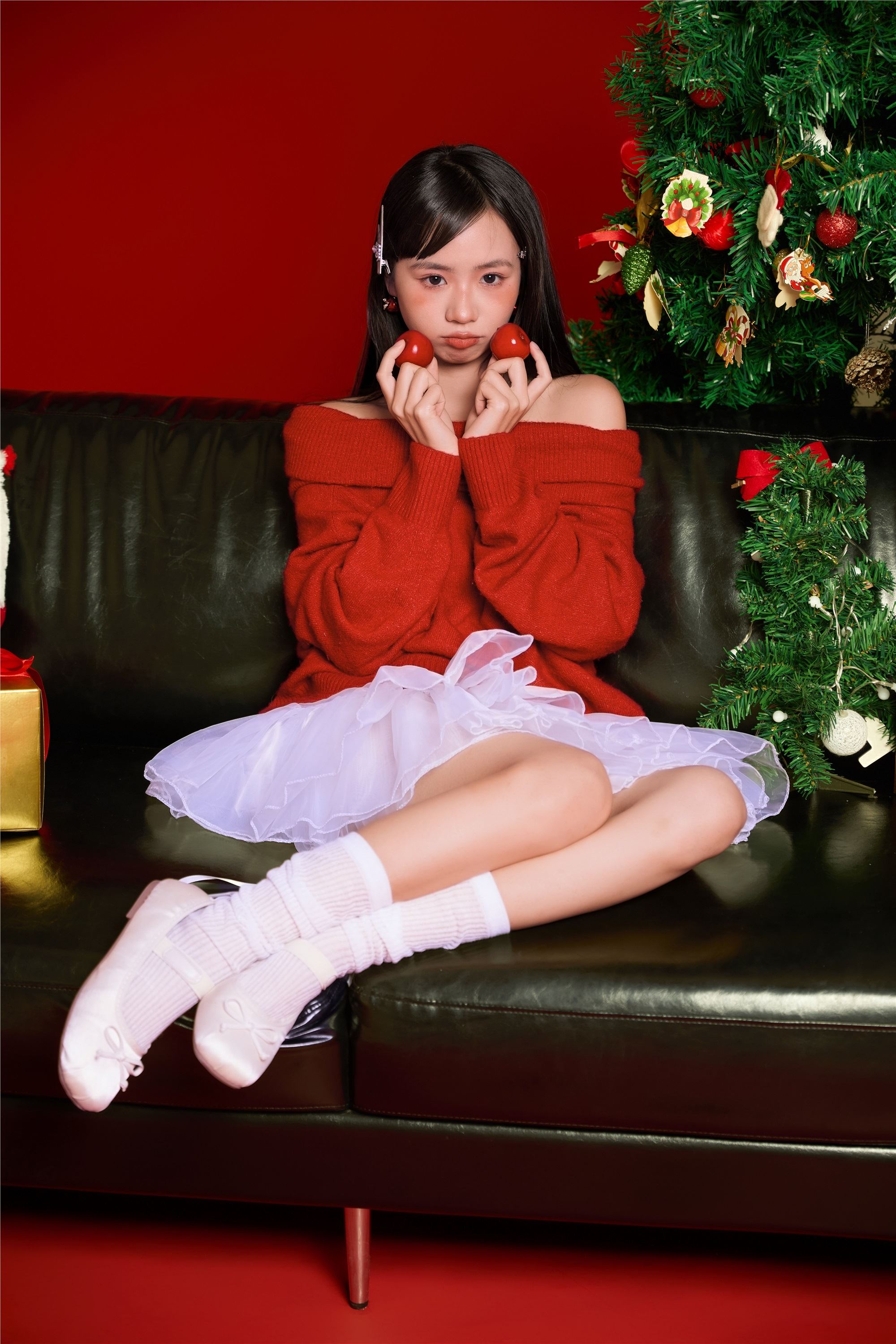 YITUYU艺图语 2025.02.01 红色圣诞 是三金呀